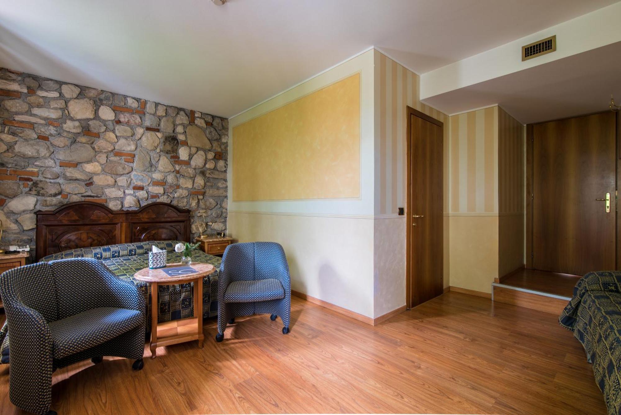 Hotel Porta Del Sole Сояно дел Лаго Екстериор снимка