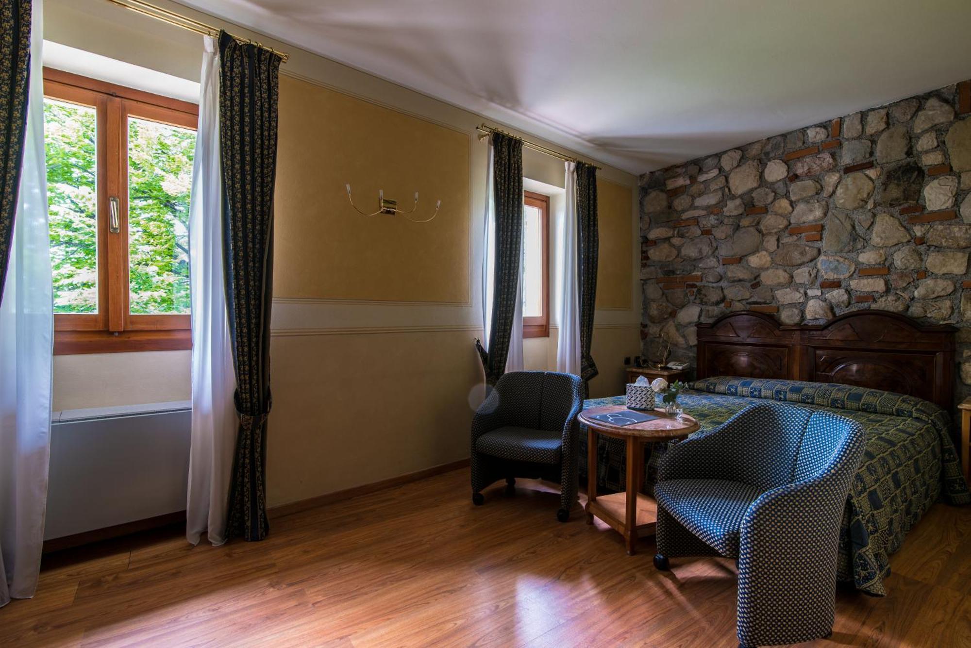 Hotel Porta Del Sole Сояно дел Лаго Екстериор снимка
