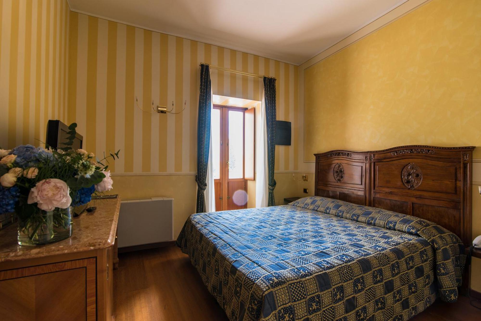 Hotel Porta Del Sole Сояно дел Лаго Екстериор снимка