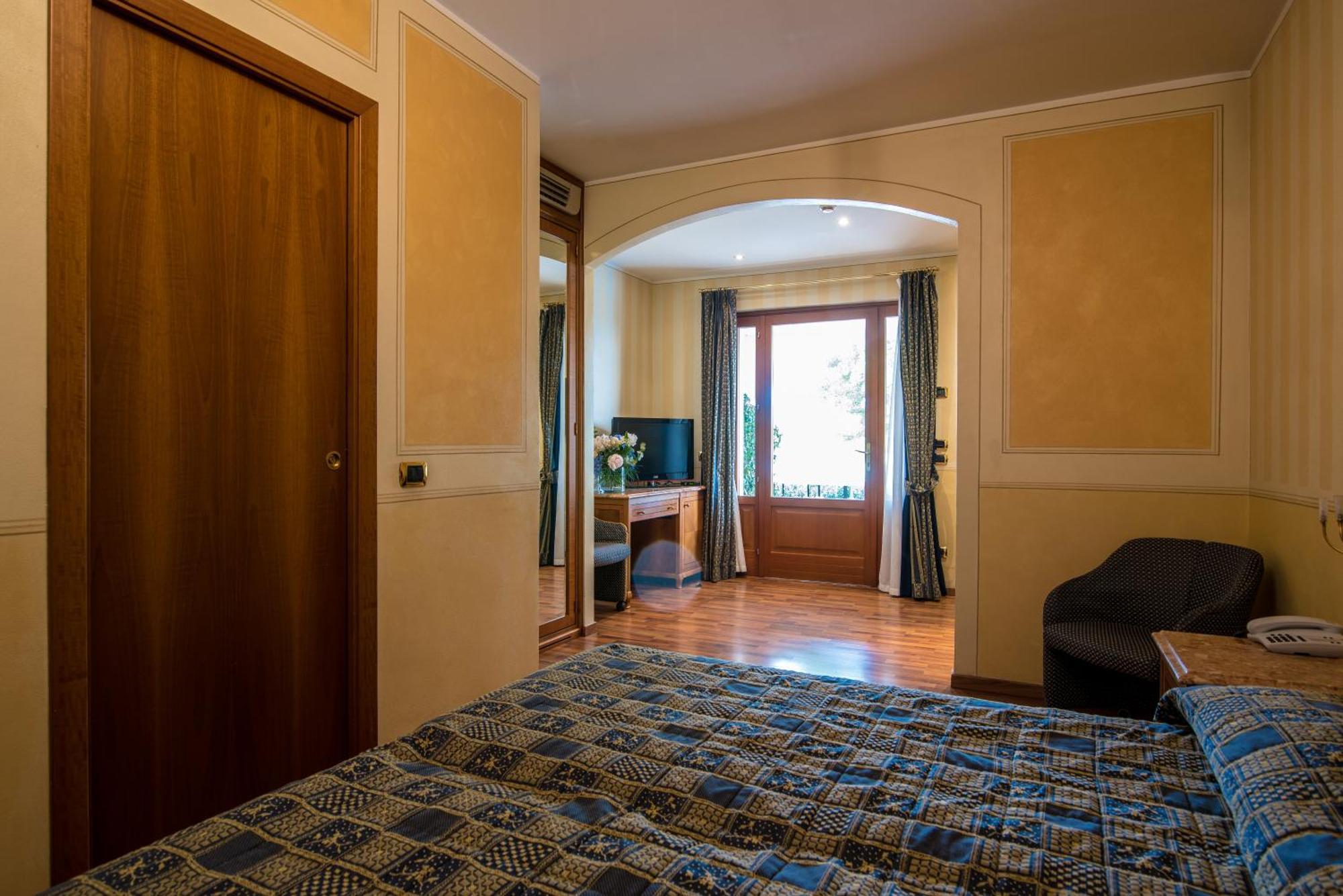Hotel Porta Del Sole Сояно дел Лаго Екстериор снимка