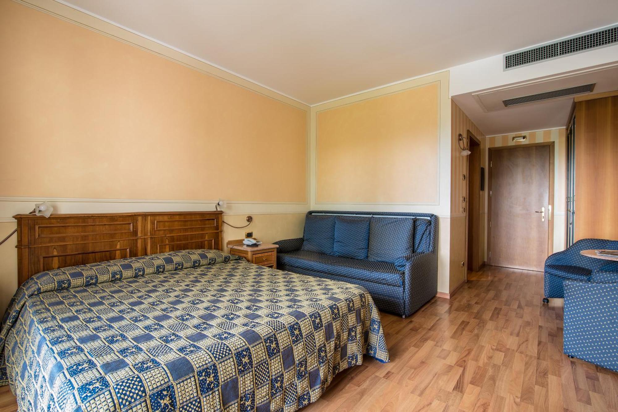 Hotel Porta Del Sole Сояно дел Лаго Екстериор снимка