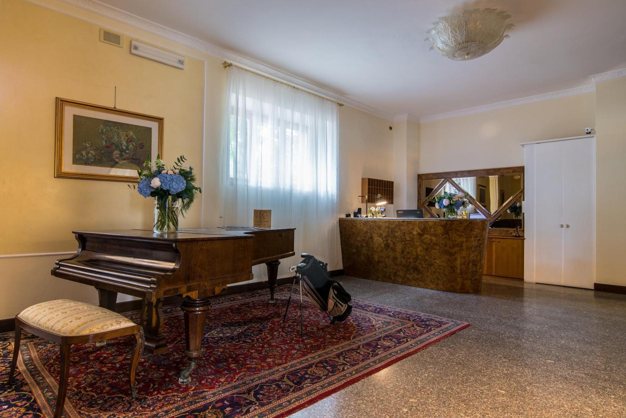 Hotel Porta Del Sole Сояно дел Лаго Екстериор снимка