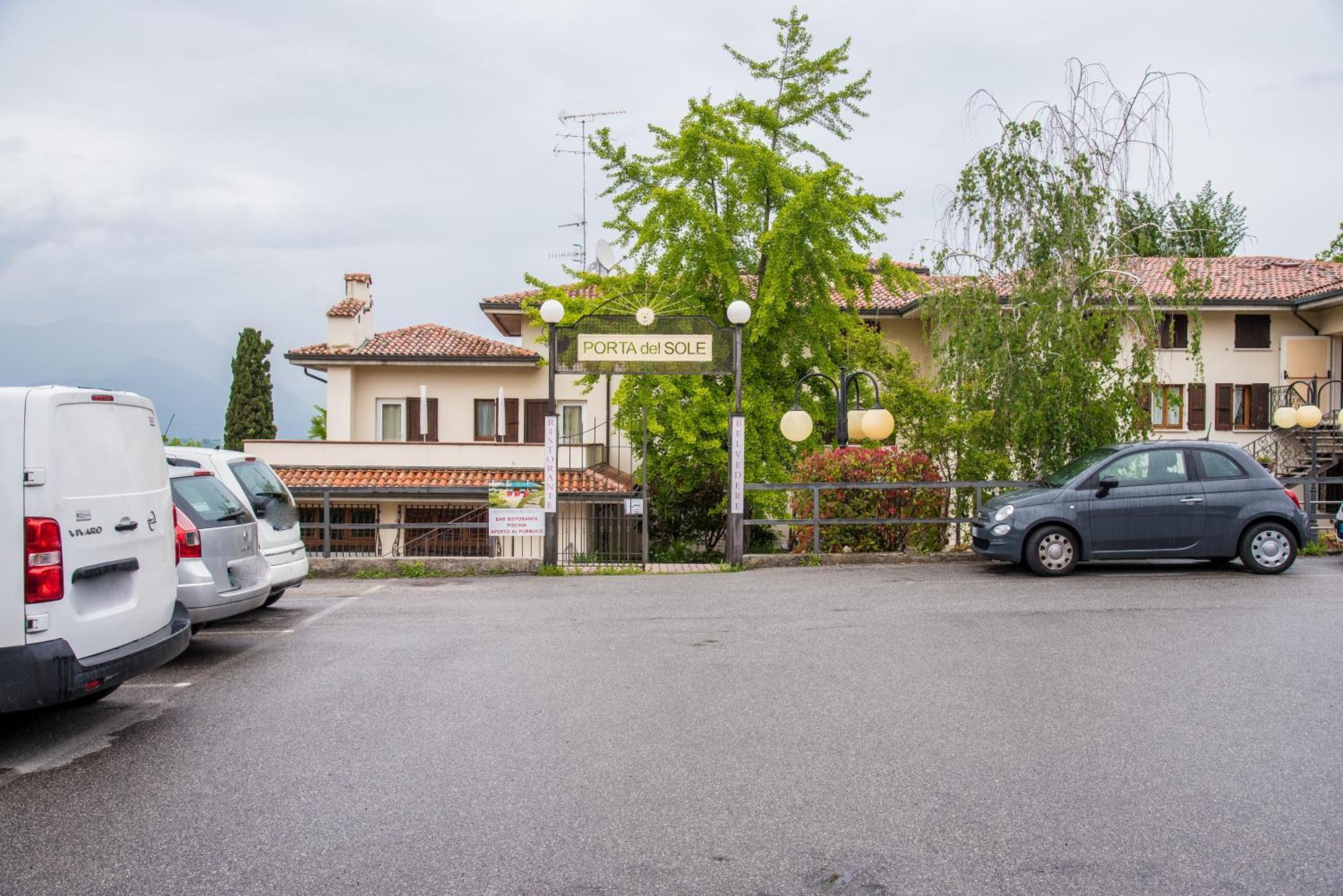 Hotel Porta Del Sole Сояно дел Лаго Екстериор снимка