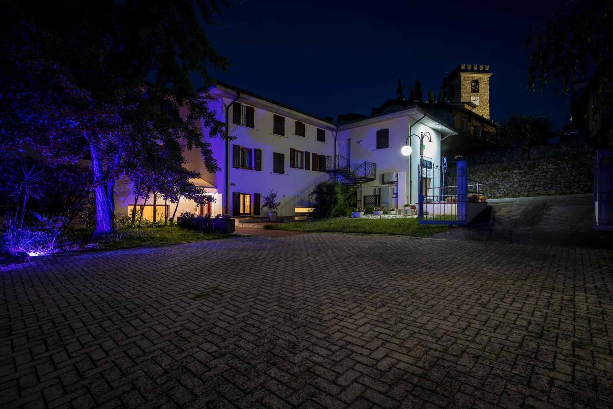 Hotel Porta Del Sole Сояно дел Лаго Екстериор снимка