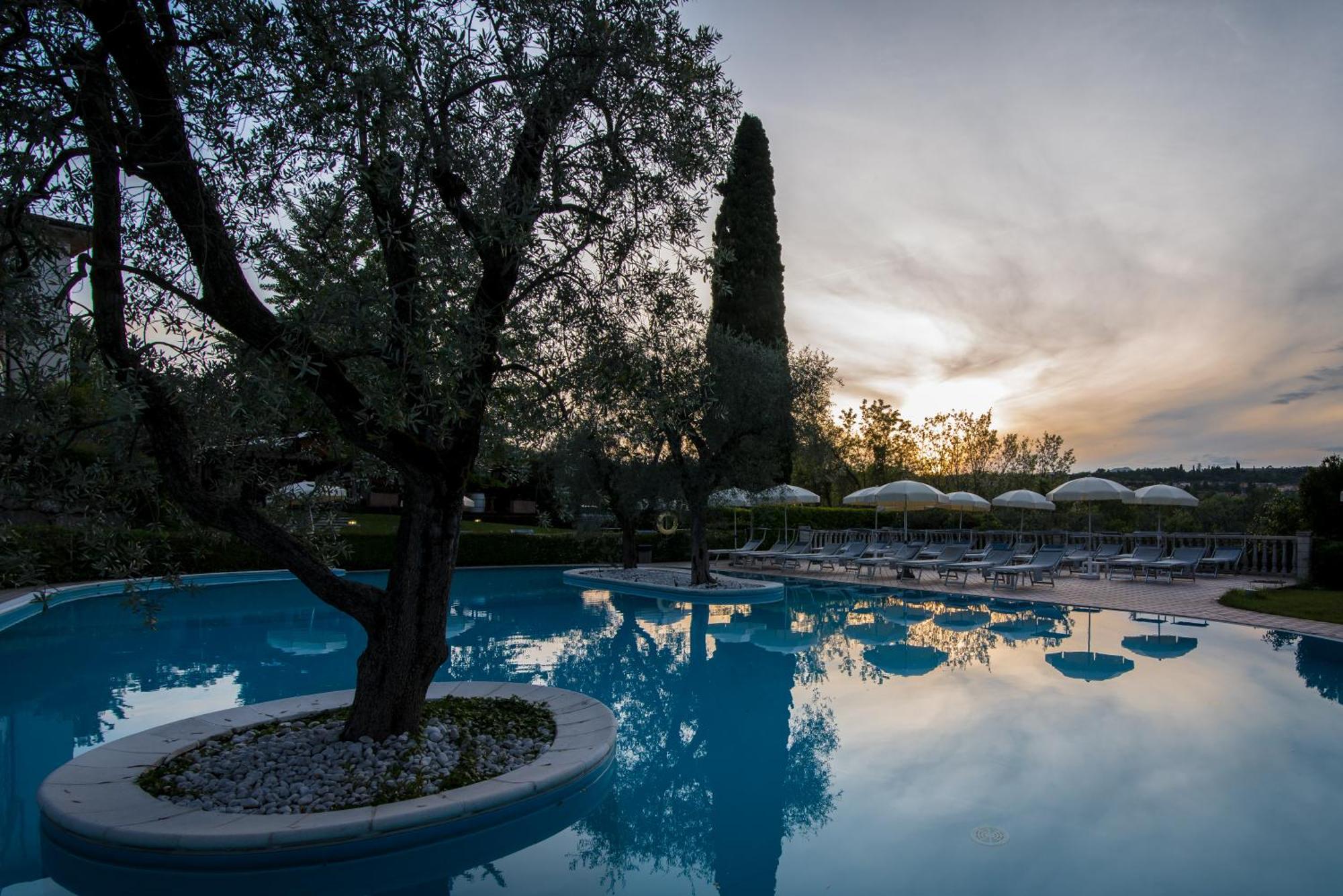 Hotel Porta Del Sole Сояно дел Лаго Екстериор снимка