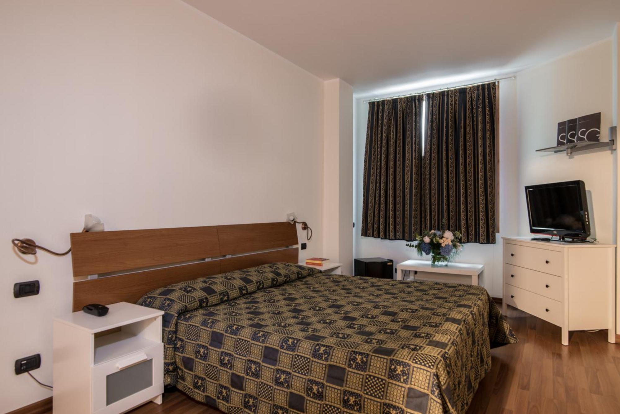 Hotel Porta Del Sole Сояно дел Лаго Екстериор снимка