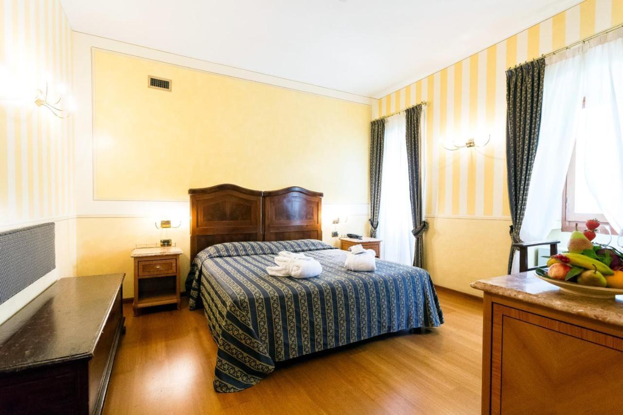 Hotel Porta Del Sole Сояно дел Лаго Екстериор снимка